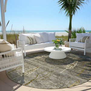 HomeRoots 8' Round Floral Pewter and Gold Area Rug - Washable, Durable, Indoor/Outdoor Charm for Any Space 625998