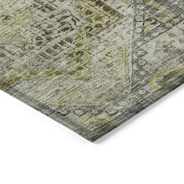 HomeRoots 8' Khaki and Gray Round Moroccan Rug - Stylish, Washable Indoor-Outdoor Area Rug for Any Space 626178