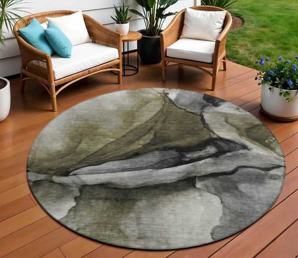 HomeRoots 5' Gray and Silver Abstract Indoor Outdoor Area Rug - Stylish, Washable, Durable for Modern Spaces 8' Round 626472