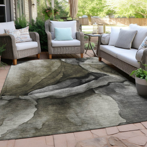 HomeRoots 5' Gray and Silver Abstract Indoor Outdoor Area Rug - Stylish, Washable, Durable for Modern Spaces 9' X 12' 626474