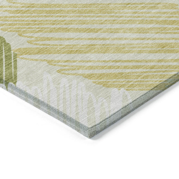 HomeRoots 5' Stylish Green Ivory Gold Geometric Washable Area Rug for Indoor Outdoor High-Traffic Spaces 8' Round 626716