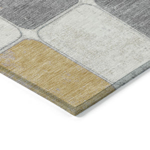 HomeRoots 5' Gold and Gray Geometric Indoor Outdoor Area Rug - Stylish, Washable, and Stain-Resistant Solution 8' Round 626938