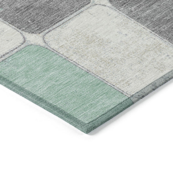 HomeRoots 5' Modern Mint Green and Gray Geometric Washable Area Rug for Indoor and Outdoor Durability 8' Round 626944