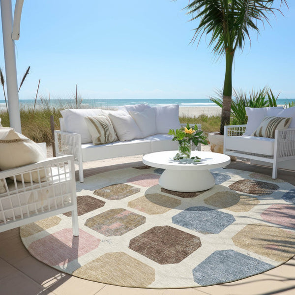 HomeRoots 5' Versatile Indoor Outdoor Area Rug with Geometric Design in Linen Ivory and Denim Blue Style 8' Round 627028