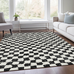 HomeRoots 5' Black and Ivory Geometric Area Rug – Durable, Washable, Perfect for Indoor and Outdoor Spaces 5' X 8' 627189