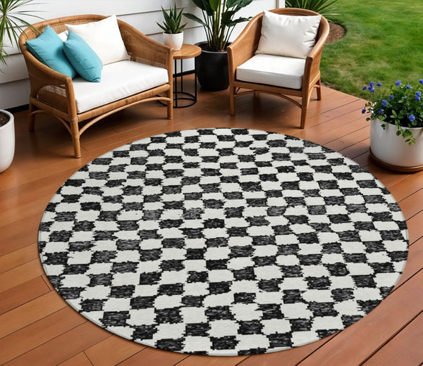 HomeRoots 5' Black and Ivory Geometric Area Rug – Durable, Washable, Perfect for Indoor and Outdoor Spaces 8' Round 627190