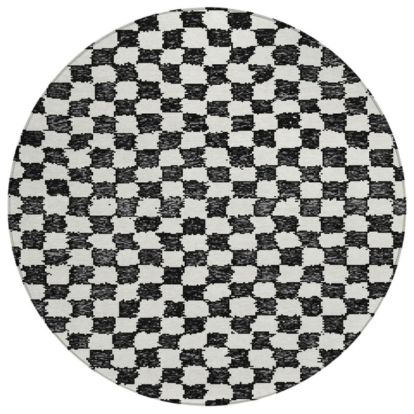 HomeRoots 5' Black and Ivory Geometric Area Rug – Durable, Washable, Perfect for Indoor and Outdoor Spaces 8' Round 627190
