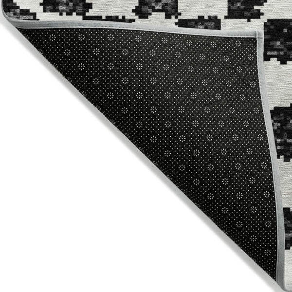HomeRoots 5' Black and Ivory Geometric Area Rug – Durable, Washable, Perfect for Indoor and Outdoor Spaces 8' Round 627190