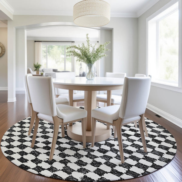 HomeRoots 5' Black and Ivory Geometric Area Rug – Durable, Washable, Perfect for Indoor and Outdoor Spaces 8' Round 627190