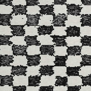 HomeRoots 5' Black and Ivory Geometric Area Rug – Durable, Washable, Perfect for Indoor and Outdoor Spaces 8' Round 627190