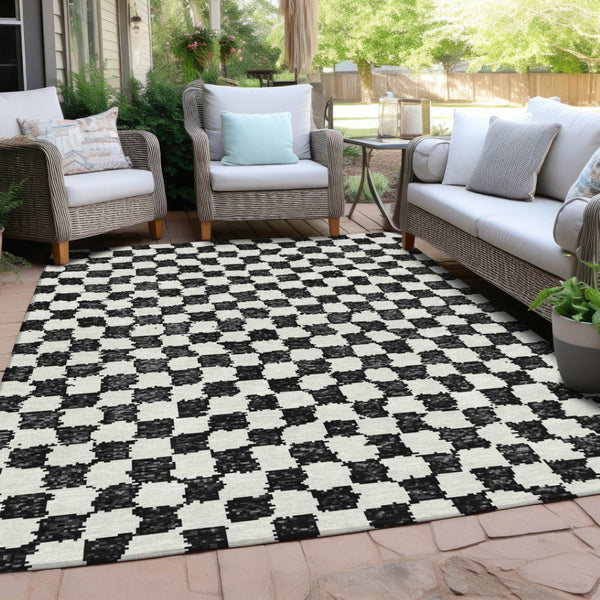 HomeRoots 5' Black and Ivory Geometric Area Rug – Durable, Washable, Perfect for Indoor and Outdoor Spaces 8' X 10' 627191