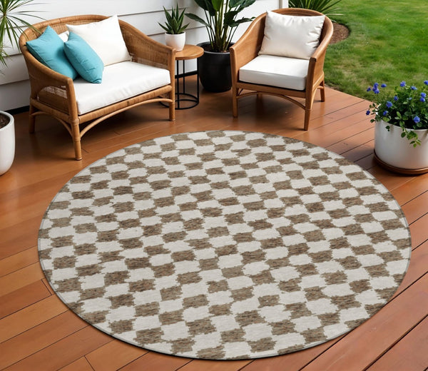 HomeRoots 5' Brown and Ivory Geometric Indoor Outdoor Area Rug - Stylish, Washable, and Durable for All Spaces 8' Round 627196