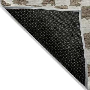 HomeRoots 5' Brown and Ivory Geometric Indoor Outdoor Area Rug - Stylish, Washable, and Durable for All Spaces 8' Round 627196