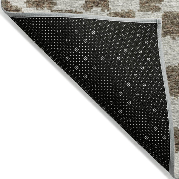HomeRoots 5' Brown and Ivory Geometric Indoor Outdoor Area Rug - Stylish, Washable, and Durable for All Spaces 8' Round 627196