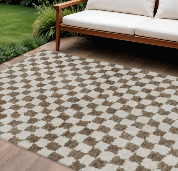 HomeRoots 5' Brown and Ivory Geometric Indoor Outdoor Area Rug - Stylish, Washable, and Durable for All Spaces 10' X 14' 627199