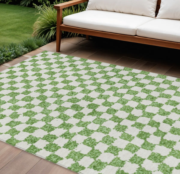 HomeRoots 5' Green and Ivory Geometric Area Rug - Stylish, Washable, Durable for Indoor and Outdoor Spaces 8' X 10' 627203