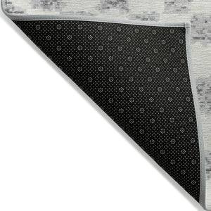 HomeRoots 5' Gray and Ivory Geometric Area Rug - Stylish, Washable, Durable for Indoor and Outdoor Spaces 8' Round 627208
