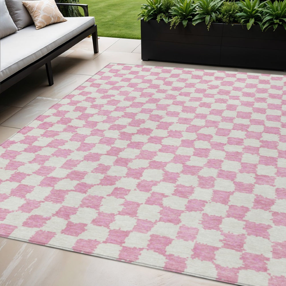HomeRoots 5' Pink and Ivory Geometric Area Rug - Washable, Durable for Indoor & Outdoor Use, Stylish Design 5' X 8' 627225