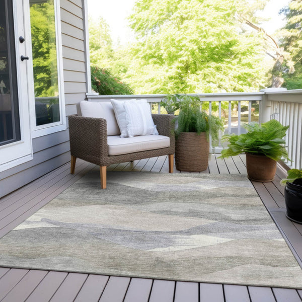HomeRoots 5' Beige and Gray Abstract Area Rug - Stylish, Washable Indoor/Outdoor Design for High-Traffic Spaces 5' X 8' 627594