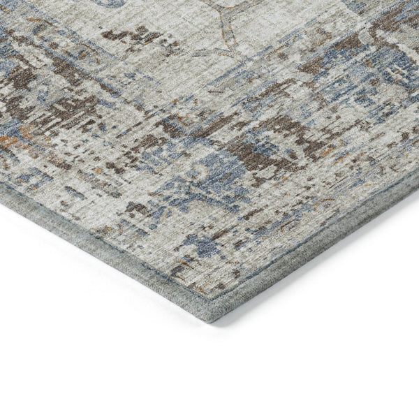 HomeRoots 5' Elegant Beige and Blue Floral Machine-Washable Area Rug for Indoor and Outdoor Spaces 8' Round 627889