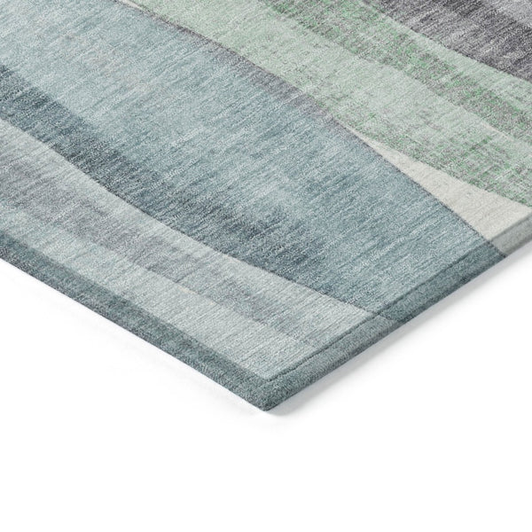 HomeRoots 5' Abstract Washable Area Rug in Teal Blue & Fern Green - Stylish Indoor/Outdoor Design for Any Space 8' Round 628352