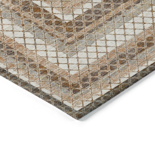 HomeRoots 5' Geometric Chocolate and Beige Area Rug - Stylish, Washable Design for Indoor and Outdoor Spaces 8' Round 628964