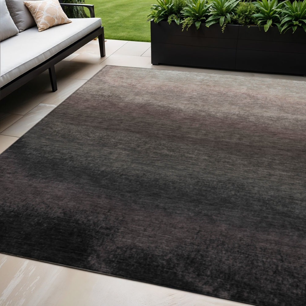 HomeRoots 5' Black and Silver Ombre Indoor Outdoor Area Rug – Stylish, Washable, Durable for High-Traffic Spaces 5' X 8' 628999