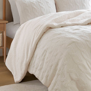 English Elm 3-Piece Queen Coverlet Set Matelassé Elegance with Two Shams — Soft Polyester-Rayon Texture, Durable Comfort Ivory 20.47 L x 13.78 W x 12.2 H B035P381301