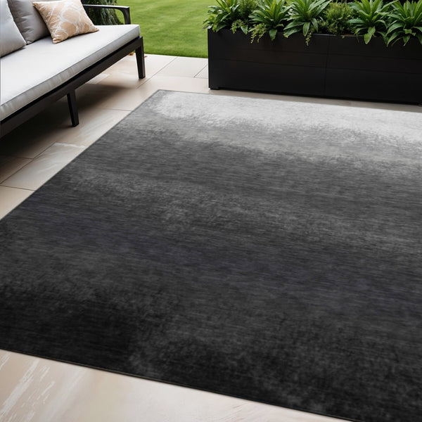 HomeRoots 5' Gray and Silver Ombre Area Rug - Modern, Washable, Stain-Resistant Design for Indoor & Outdoor Use 5' X 8' 629023