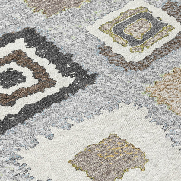 HomeRoots 5' Stylish Gray Charcoal and Beige Geometric Area Rug – Durable, Washable for Indoor & Outdoor Use 8' Round 629090