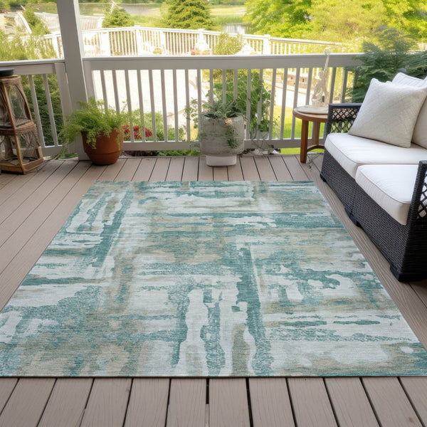 HomeRoots 5' Teal Blue and Ivory Abstract Washable Area Rug - Stylish Indoor/Outdoor Design for High Traffic Spaces 629180