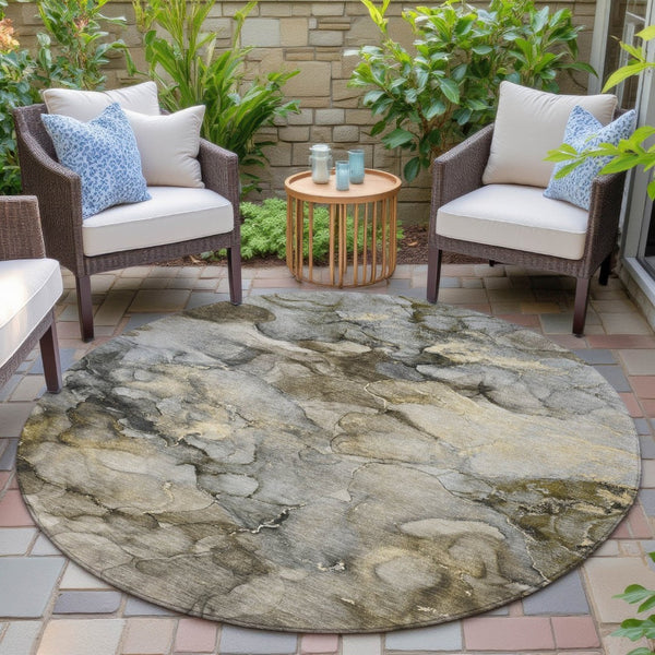 HomeRoots 8' Pewter and Gold Round Abstract Area Rug - Washable, Weather-Resistant, Stylish for Indoor & Outdoor Use 629277
