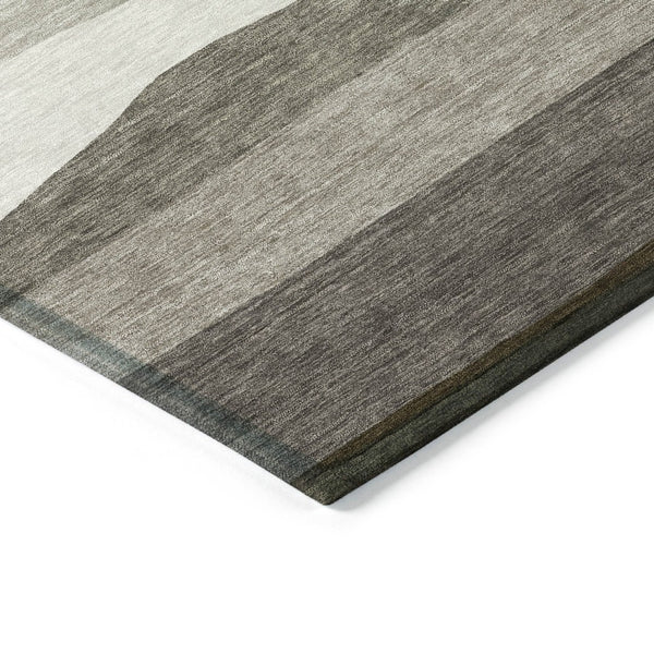 HomeRoots 8' Stylish Pewter Gold Ivory Round Washable Area Rug for Indoor & Outdoor High-Traffic Spaces 629415