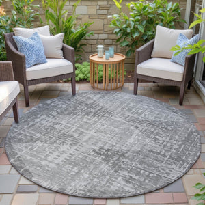 HomeRoots 8' Gray and Silver Geometric Round Area Rug - Washable, Durable, Indoor/Outdoor for Modern Spaces 629529