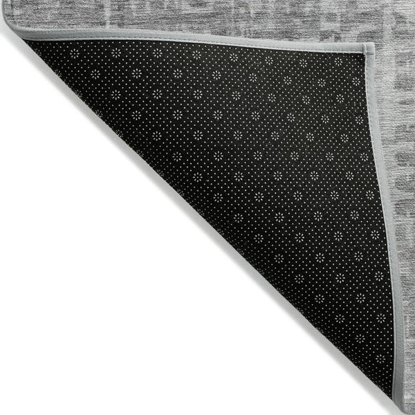 HomeRoots 8' Gray and Silver Geometric Round Area Rug - Washable, Durable, Indoor/Outdoor for Modern Spaces 629529