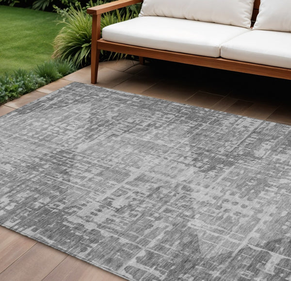 HomeRoots 9' Gray and Silver Geometric Washable Rug - Stylish Indoor/Outdoor Area Rug for High-Traffic Spaces 629531