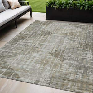 HomeRoots 5' Stylish Pewter and Beige Geometric Washable Area Rug for Indoor & Outdoor High-Traffic Spaces 629534