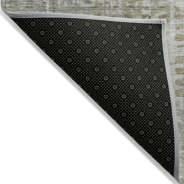 HomeRoots 5' Stylish Pewter and Beige Geometric Washable Area Rug for Indoor & Outdoor High-Traffic Spaces 629534