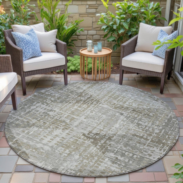 HomeRoots 8' Stylish Pewter and Beige Round Geometric Area Rug - Washable, Durable for Indoor & Outdoor Use 629535