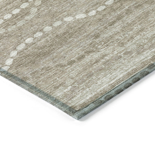 HomeRoots 8' Khaki and Ivory Round Rug - Stylish Ogee Pattern, Washable, Durable for Indoor/Outdoor Spaces 629667