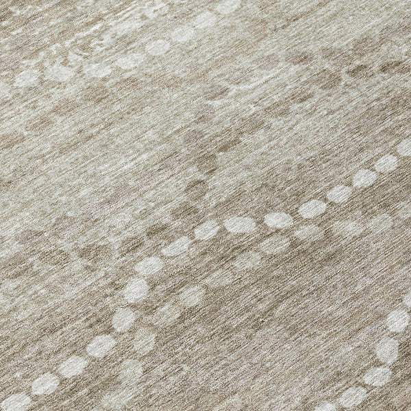 HomeRoots 8' Khaki and Ivory Round Rug - Stylish Ogee Pattern, Washable, Durable for Indoor/Outdoor Spaces 629667