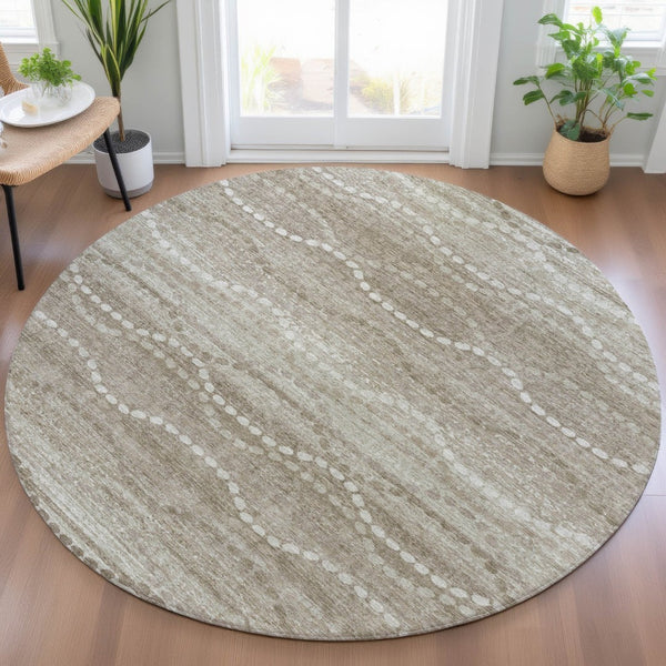 HomeRoots 8' Khaki and Ivory Round Rug - Stylish Ogee Pattern, Washable, Durable for Indoor/Outdoor Spaces 629667