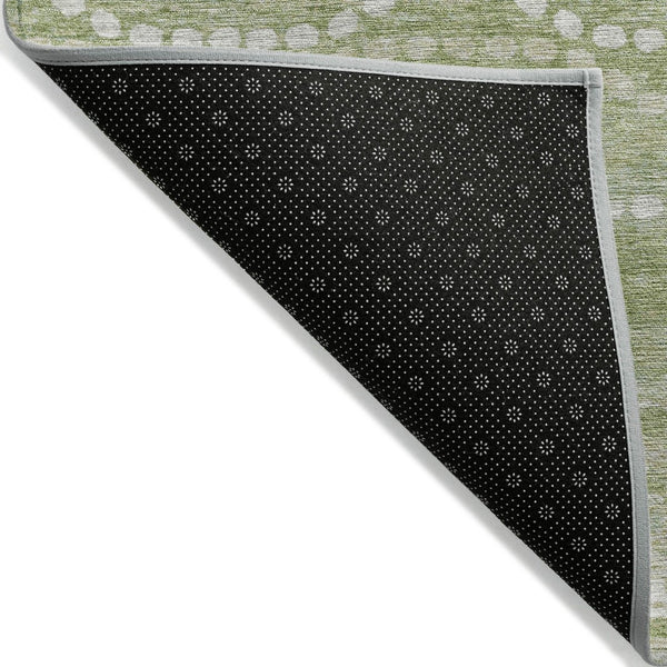 HomeRoots 8' Sage and Ivory Round Area Rug - Stylish Ogee Design, Washable, Durable for Indoor & Outdoor Use 629679