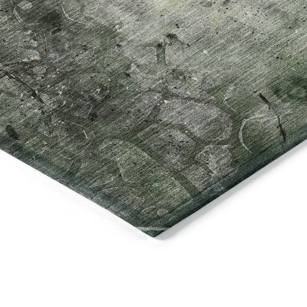 HomeRoots 5' Modern Pewter and Gold Abstract Area Rug - Washable Indoor/Outdoor Design for Versatile Spaces 629732