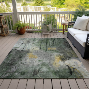 HomeRoots 5' Modern Pewter and Gold Abstract Area Rug - Washable Indoor/Outdoor Design for Versatile Spaces 629732