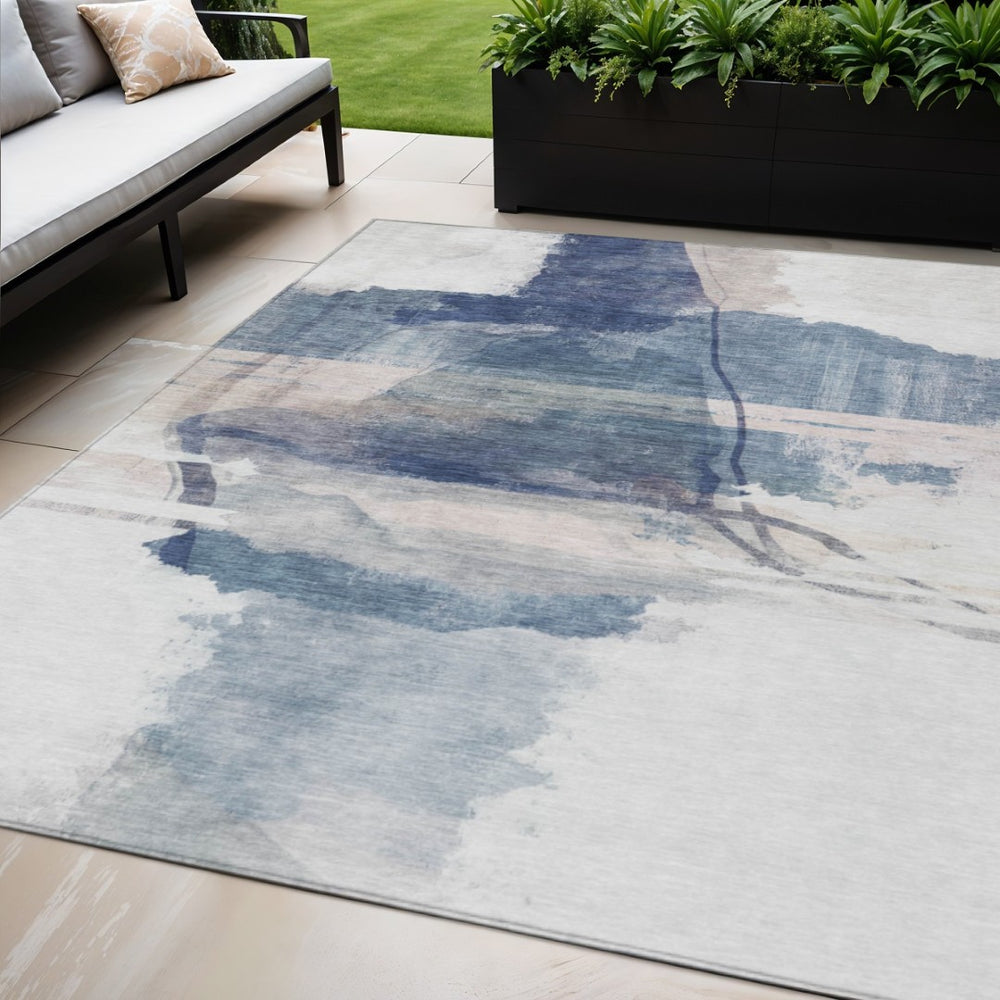 HomeRoots 5' Blue and Ivory Abstract Washable Area Rug – Durable, Stylish, Indoor/Outdoor, Perfect for Any Space! 629762