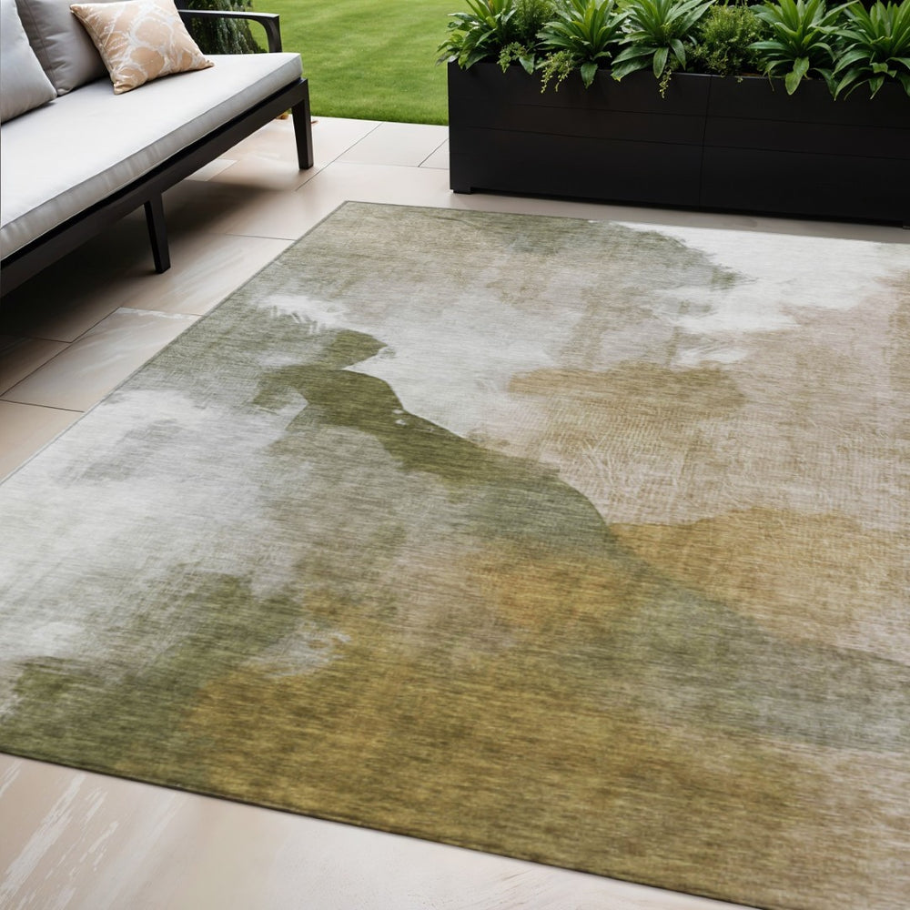 HomeRoots 5' Stylish Green and Gold Abstract Area Rug - Washable, Durable, Indoor/Outdoor Versatility for Any Space 630064