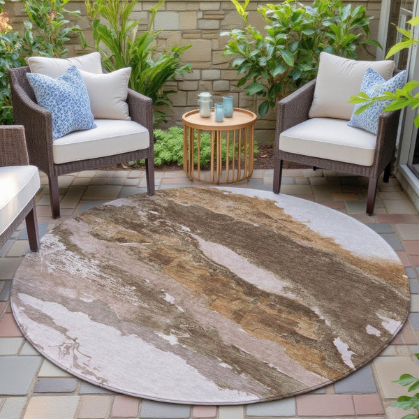 HomeRoots 8' Brown and Silver Round Abstract Rug – Washable, Stain-Resistant, Ideal for Indoor/Outdoor Spaces 630335