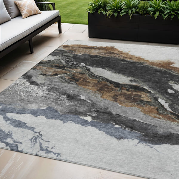 HomeRoots 5' Modern Gray and Silver Abstract Washable Area Rug for Indoor/Outdoor High-Traffic Spaces 630346