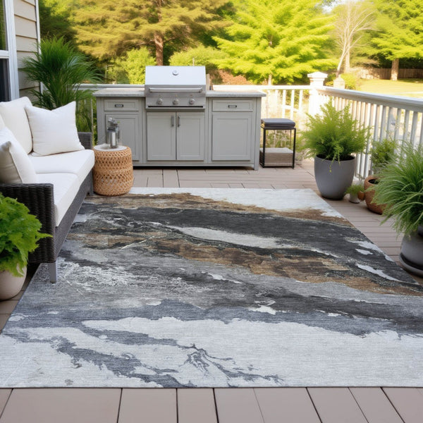 HomeRoots 5' Modern Gray and Silver Abstract Washable Area Rug for Indoor/Outdoor High-Traffic Spaces 630346